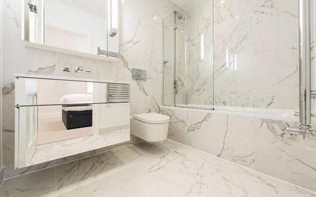 Designer 3 Bed Apartment With Balcony - 140