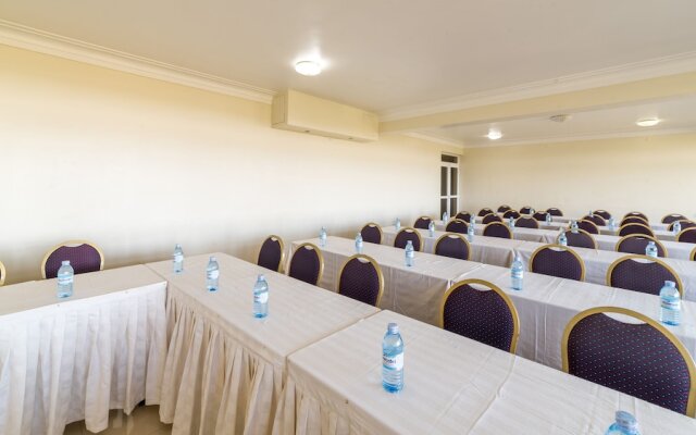 Golf Lane Hotel