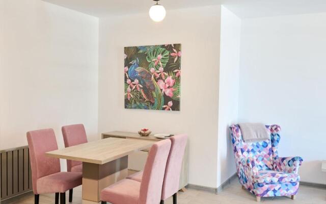 Beachfront 1BR apartment- Spa n Pools