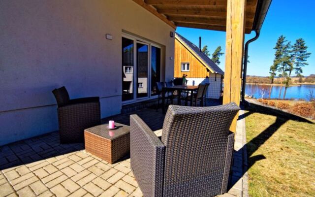 Lakeside Village 40382