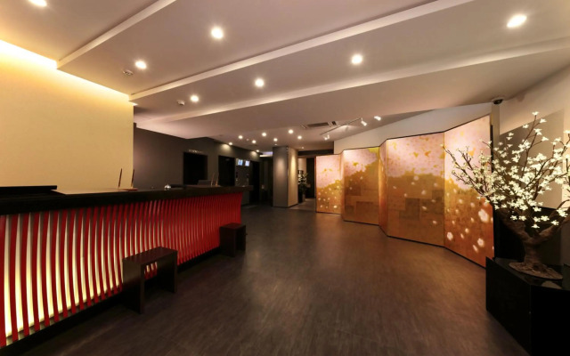 KUROMON Crystal Hotel