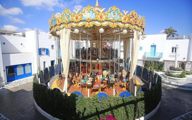 Santorini Park 'Stay'