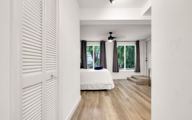 Modern & Fashionable Apartment w/Pool and Garden