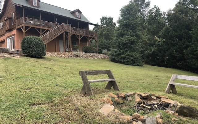 Limerick Lodge 3 Bedrooms 3.5 Bathrooms Cabin