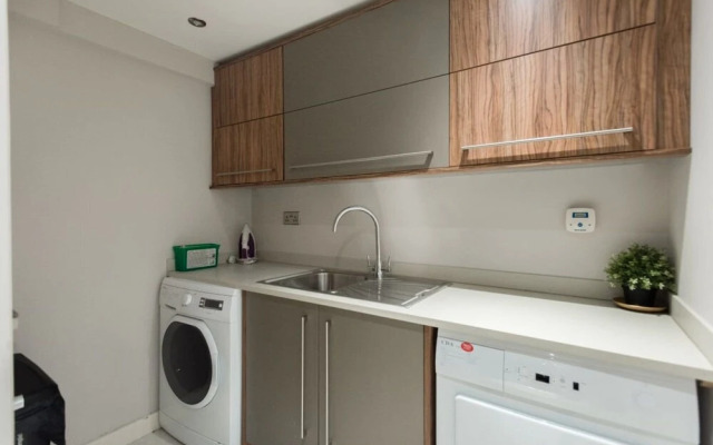 The Escalier Mews - Stunning 3bdr Home Flooded With Light