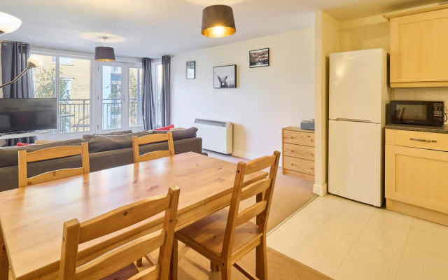 Bingley Court - Open plan apartment near Canterbury East Station