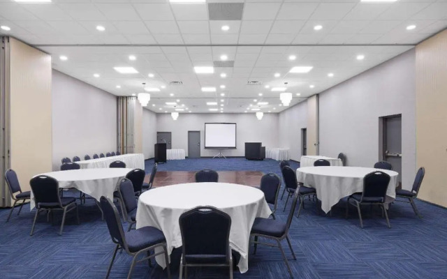 Clarion Hotel & Suites