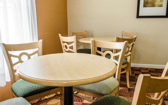 Econo Lodge Mechanicsburg