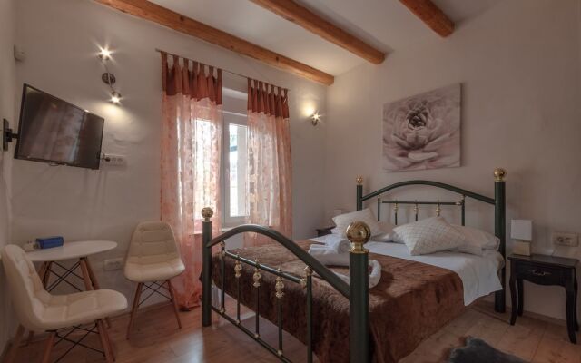 Five bedroom villa Emily with pool