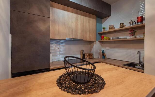 Modern, Bright and Cozy Apartment