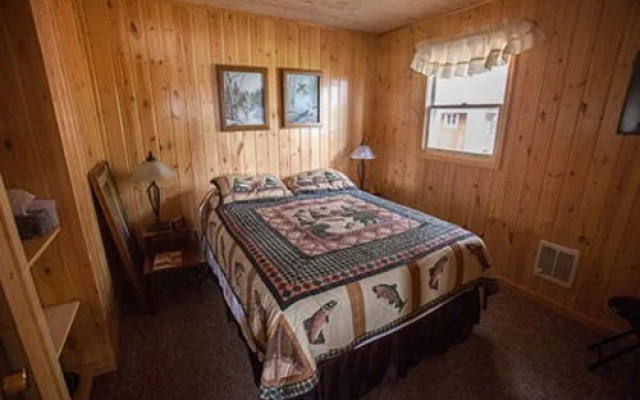 Eagle Bay Lodge