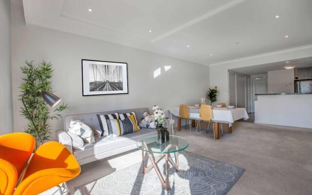 Russell St. Hotel Apartment