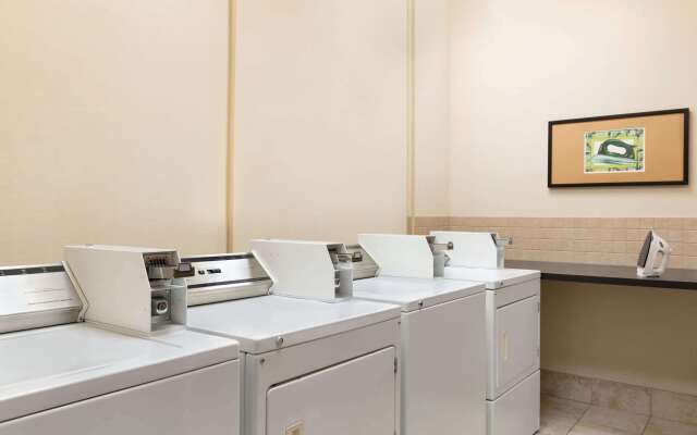 Ramada by Wyndham Drayton Valley