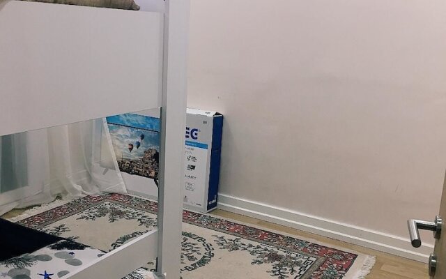 Safe Secure 3 bedroom top floor flat