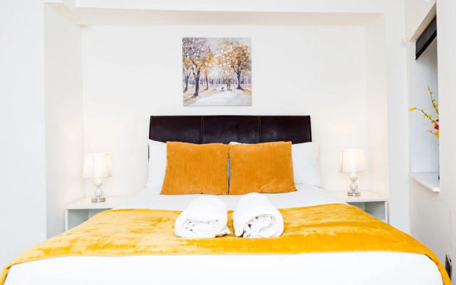 Lovely 2 Bedroom Apartment With Free Parking