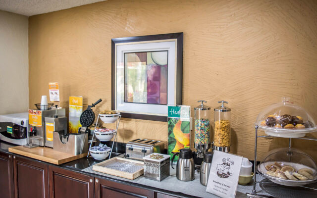 Clarion Pointe Tampa-Brandon Near Fairgrounds and Casino