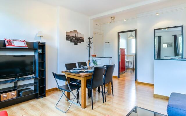 Prado - Velodrome : 2-bedroom Flat With Carpark