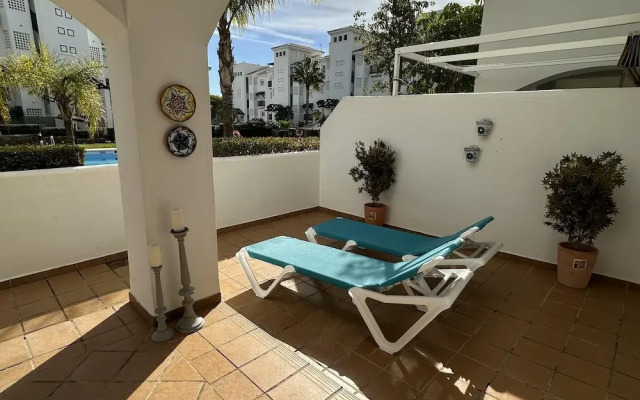 2 Bed-sleeps 4-private Patio-pool-aircon