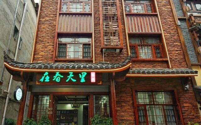 Zhangjiajie April Day Hostel