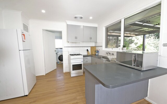 Melbourne 4BRM Staycation Parkside