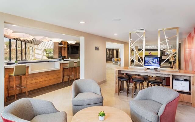 DoubleTree by Hilton Pomona