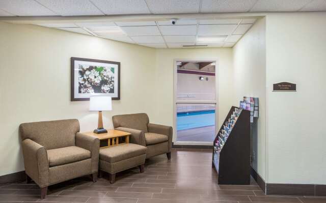 Quality Inn & Suites Lawrence - University Area