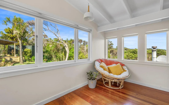 Piha - City Escape, Piha Holiday Home