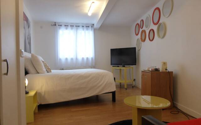 Une chambre a Neuilly