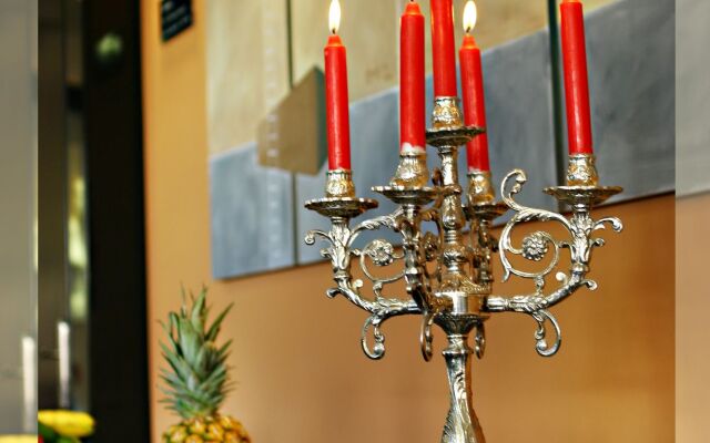 Ionis Art Hotel