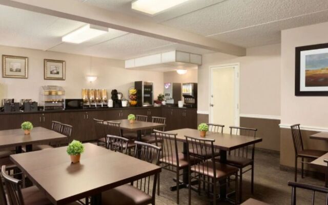 Travelodge by Wyndham Edmonton South