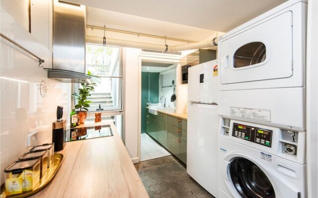 Modern Room With Rooftop Terrace Located Centrally