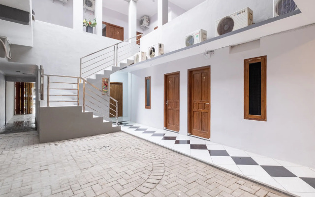 OYO 2669 Crown Residence