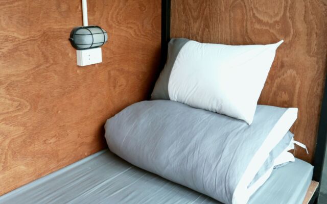 Soft Pillow Hostel - Adults Only