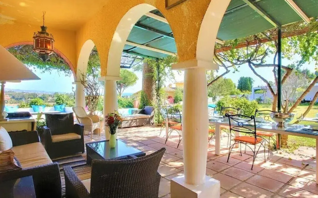 Romantic Puerto Banus Villa, Sea Mountain Views