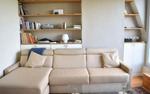 Fully Renovated Bright Studio With High View