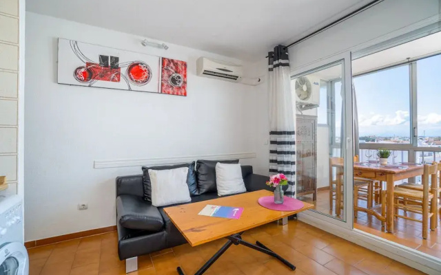 Villa in Empuriabrava With Pool & Canal Access