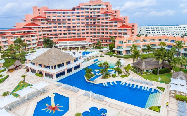 Wyndham Grand Cancun All Inclusive Resort & Villas