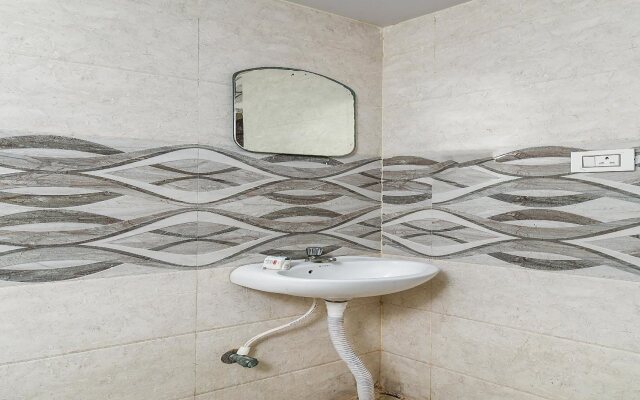 B Hotel by OYO Rooms
