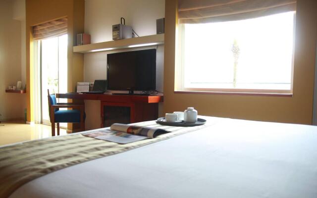 Sparks Life Jakarta, ARTOTEL Curated