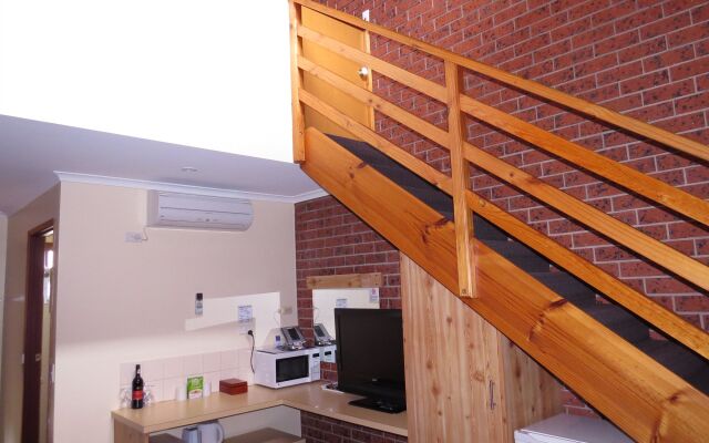 AAt 28 Goldsmith Motel