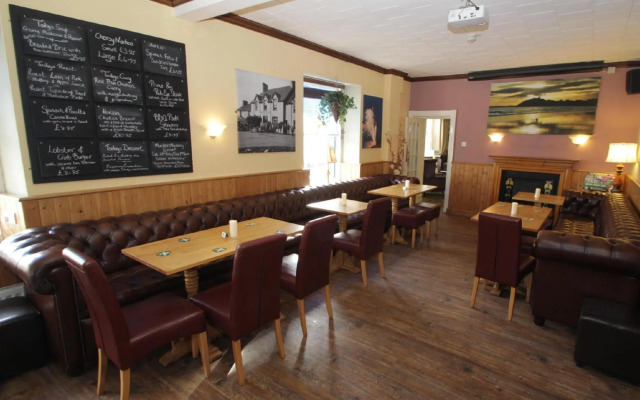 Lion Hotel and Studio Apartments