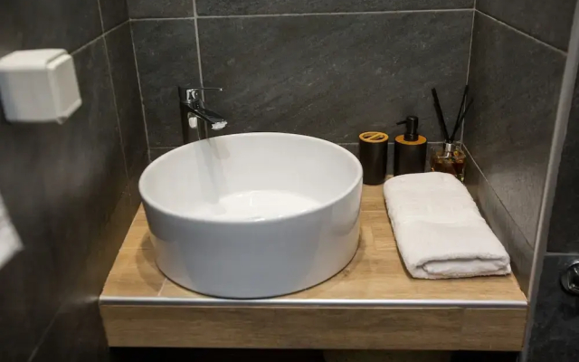 Raise Acropolis View Suites