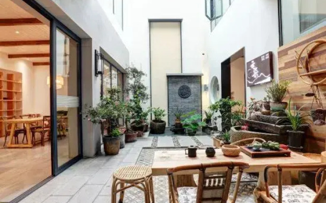 Qingchengshan Town Yunqi B&B