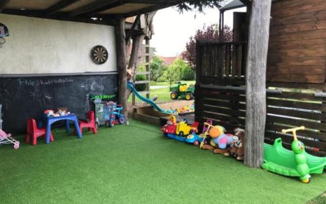 Rew Farm Country & Equestrian Accommodation
