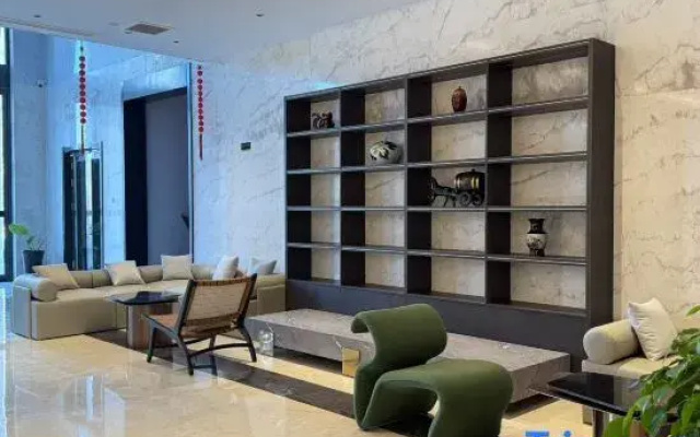 YiBon International Hotel (Hebi City Government Century Plaza Branch)