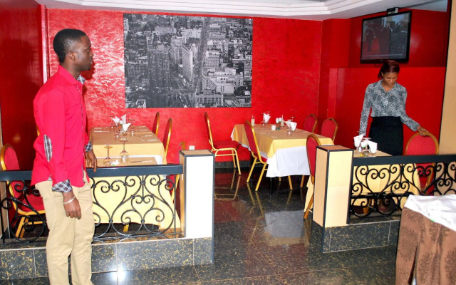 YaahoT Hotel
