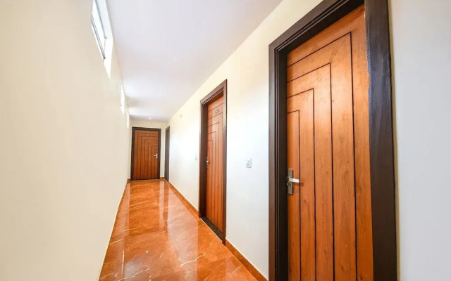 Fabhotel Golden Tree