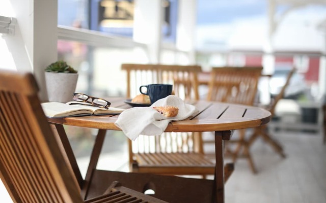 The Sea Breeze Inn
