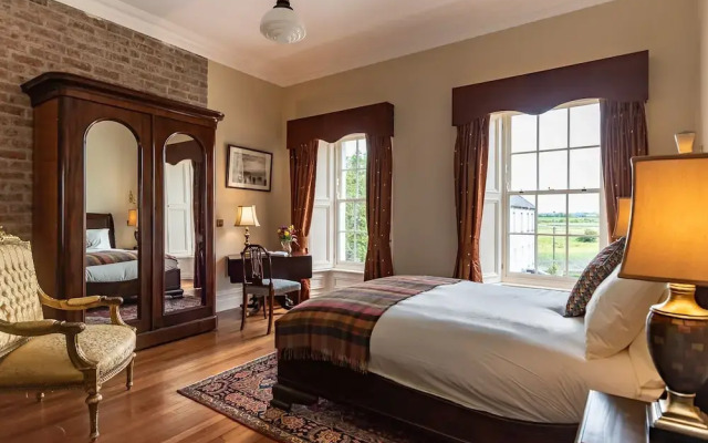 8 Bedroomed House Steeped in History