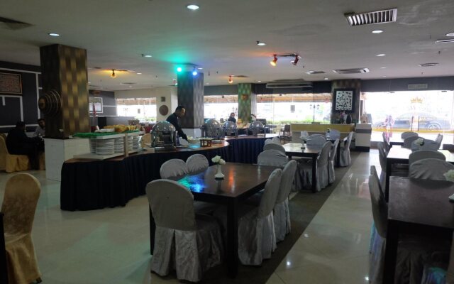 Carlton Holiday Hotel & Suites